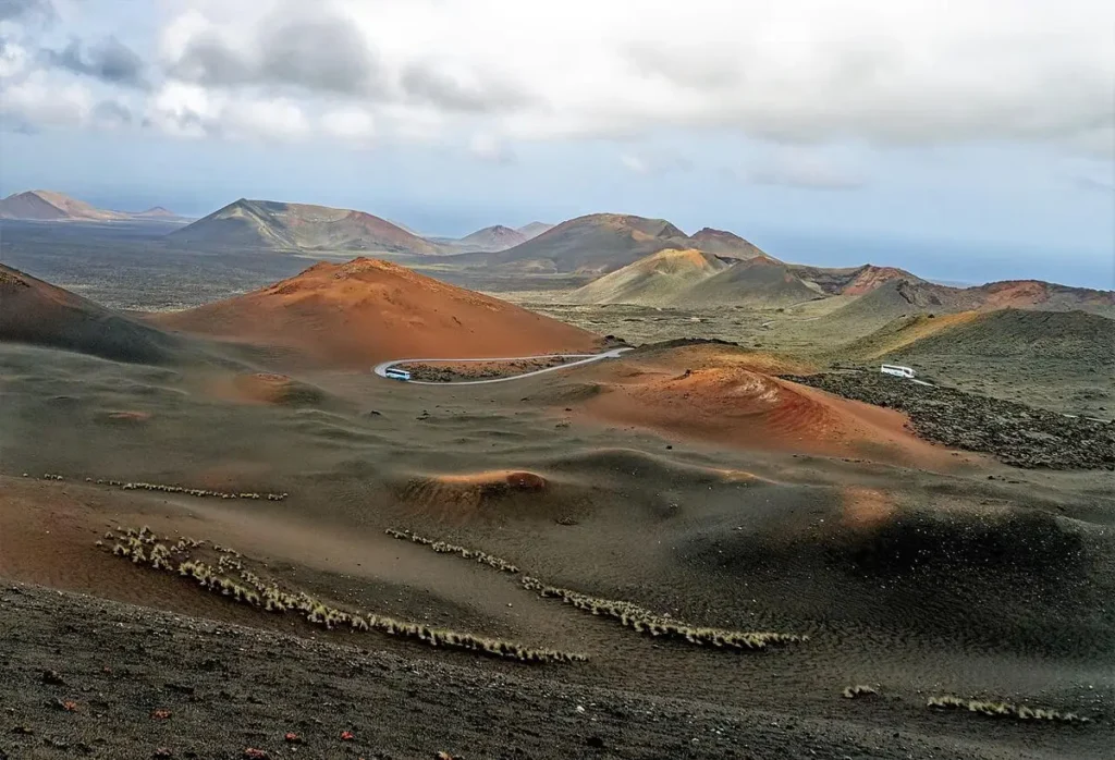 Pemandangan Taman Nasional Timanfaya di Lanzarote, Kepulauan Canary, Spanyol. (commons.wikimedia.org/Holger Uwe Schmitt)