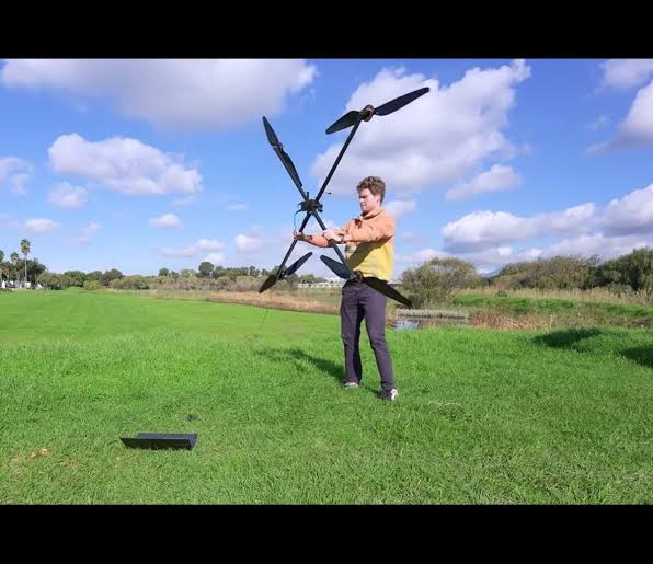 luke bell seorang youtuber yang menetak rekor ketika menerbangkan drone